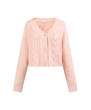 Met zijn brede kabelpatroon en trendy cropped vorm is dit vest van myMo de favoriet van het winterseizoen. Het is gemaakt van een zachte garenmix en wordt geaccentueerd met geribde boorden. De licht geknipte pasvorm, een V-hals en chique knopen ronden het model met veel gemak af.