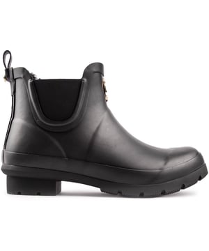 The 100% Waterproof Chelsea Wellies From Holland Cooper Will Ensure You Are Rain Ready At All Times, Designed To Deliver The Ultimate Comfort Whilst Protecting You From The Elements. The Superior Vegan Short Wellingtons Have A Matt Black Upper, Are Adorned With The Iconic, Golden Hc Hardware And Are Completed With Side Gussets To Suit Your Leg Width.
