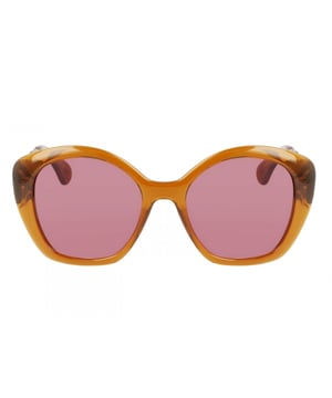 Gafas de sol LNV628S con montura de acetato.

Forma y diseño:
- Estas gafas Lanvin tienen una silueta de alas de mariposa.

Material de la montura:
- La montura de estas gafas está fabricada en acetato, un material plástico.
- El acetato proporciona durabilidad, flexibilidad y un acabado liso a la montura.

Patillas de acetato:
- Las patillas también están hechas de acetato, a juego con el material de la montura.
- El acetato en las patillas las hace livianas y cómodas de llevar.

Detalles de la marca:
- Grabado de la marca Lanvin en las patillas.
- Estos elementos de diseño ayudan a identificar claramente el modelo como parte de la colección de gafas Lanvin.

Lentes:
- Los lentes son de alta calidad.
- Estos lentes proporcionan una excelente protección UV y una visión nítida y clara.
 Medidas: Ancho lente: 54 mm. Puente: 19 mm. Patillas: 140 mm.
 Composición: Acetato
 Cuidados:
Utiliza un paño de microfibra suave y limpio para limpiar tus gafas de sol. Este tipo de paño no rayará los lentes.
Evita usar productos de limpieza abrasivos, detergentes, alcohol o acetona, ya que pueden dañar los lentes y los tratamientos antirrefleja