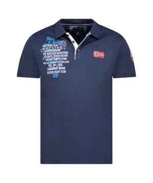 Polo de manga corta Geographical Norway.
 Collar tipo solapa.
 Cierre de botones a media altura.
 Mangas cortas con acabado de canalé.
 Estampado de la marca en la parte frontal.
 Estampado de la marca en una manga.
 Costuras a tono.
 Composición: 100% algodón.
 Cuidado:
 Lavar a una temperatura máxima de 30º.
 Planchar a baja temperatura.
 No usar lejía.
 No usar secadora.
 No limpiar en seco.