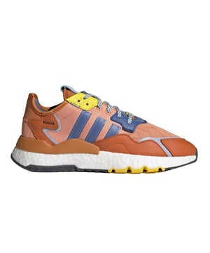 El Jogger Nite fue diseñado originalmente para corredores que querían ser vistos en condiciones de poca luz. Sin embargo, el zapato se ha convertido en un clásico de culto entre las zapatillas de deporte y los entusiastas de la moda. Los zapatos Ninja Nite Jogger son una forma elegante y cómoda de rendir homenaje al Jogger Nite original al tiempo que exhibe su propio estilo personal.

Los zapatos cuentan con una parte superior negra con detalles reflectantes, y vienen con un Sockliner Ninja personalizado. Los zapatos también tienen una cómoda entresuela de impulso que proporciona retorno de energía con cada paso.


"Si el camino no está allí, pavelo usted mismo".

Este mensaje es un recordatorio de que todos deberíamos estar dispuestos a correr riesgos y probar cosas nuevas. Nunca debemos tener miedo de abrir nuestros propios senderos y crear nuestros propios caminos hacia el éxito. <Br