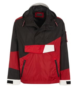 99% Polyamid, 1% Polyurethan; Tommy Hilfiger Jacke; Modell: RE0RE00269641; Hochwertig verarbeitet; Normale Passform; Stehkragen, Kapuze mit Kordelzug; Verdeckter Reißverschluss mit Klettverschluss; Eine große Fronttasche mit Reißverschluss und Klettverschluss, zwei Seitentaschen mit Reißverschlüssen; Ein seitlicher Reißverschluss; Tommy Hilfiger Logo-Details