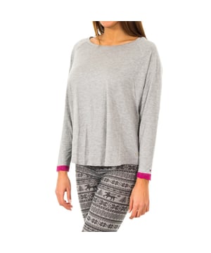 Tommy Hilfiger T-shirt met lange mouwen.
 Ronde hals.
 Borduursel van het merklogo op een van de mouwen.
 Mouwen met vleermuismotief.
 Paarse kanten rand op de manchetten.
 Naden in toon zichtbaar.
 Samenstelling: 97% modal, 3% elastaan
 Onderhoud:
-Wassen op max. temperatuur. 40ºC.
 -Geen bleekmiddel gebruiken.
 -Ondersteunt chemisch reinigen.
 -Laat het gebruik van een droger toe.
 -Strijken op max. temperatuur. 130ºC.