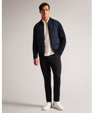 Mens Ted Baker Spores Regular Wadded Zip Through in navy.- Rounded collar.- Knitted sleeves.- Zip fastening.- Padded design.- Regular fit.- 100% Polyester.- Ref: 265629NAVY