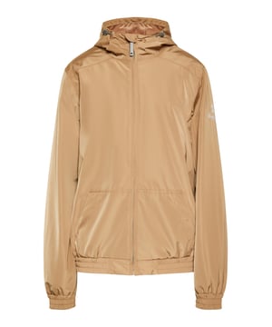 Diese wasserdichte Übergangsjacke hat eine normale Passform, einen Reißverschluss vorne und einen Stehkragen. Es verfügt über lange Ärmel, eine verstellbare Kapuze mit Kordelzug, elastische Bündchen und zwei Taschen für zusätzliche Funktionalität. Jacke aus 3000 mm wasserdichtem Material. Der schlichte Schnitt wird durch das Markenlogo auf der Brust stilvoll hervorgehoben. Perfekt für Outdoor-Abenteuer.  Regenjacke