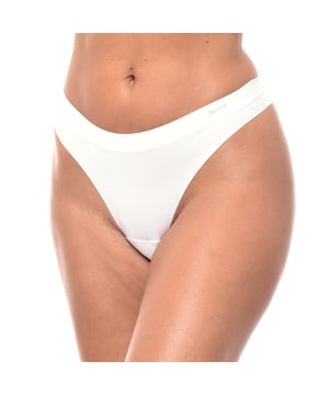 Tanga Janira Flexie Adapt

Una prenda con ajuste superior y elasticidad incomparable. La línea Flexie está confeccionada en poliamida de alta elasticidad, lo que garantiza una adaptación perfecta a cualquier tipo de silueta.

Diseñada con un doble refuerzo en la parte delantera, así como en los camales y la cintura, para ofrecer un extra de comodidad.

El corte láser en la zona de los glúteos asegura una máxima discreción, haciendo que la prenda sea completamente invisible bajo la ropa.

Con costura central en la parte trasera que se adapta de forma precisa a los glúteos, manteniendo la prenda en su lugar durante todo el día.

Disponible en una única talla que se ajusta desde la S hasta la XL, garantizando un ajuste impecable para todas.
 Composición: 75% Poliamida, 25% Elastano
 Cuidados:
- Lavar a mano o en ciclo delicado.
- Utilizar detergente suave.
- No usar lejía.
- Secar al aire.
- No planchar.