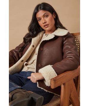 Cosy shearling-style lining for warmth and comfort
        Oversized collar adds a stylish touch
        Button-front closure for easy wear
        Contrast trim detailing enhances visual appeal
        Cropped length perfect for layering
    
    This shearling bonded short jacket from Oasis is the epitome of casual chic. The contrasting textures create a visually striking piece that's both practical and fashionable. Style it with wide-leg jeans and ankle boots for a relaxed weekend look, or throw it over a floral dress for a touch of edgy femininity. The versatile design makes it ideal for family gatherings, casual outings with friends, or even a laid-back date night. Layer it over a cosy jumper for extra warmth during chilly autumn walks, or wear it open over a lightweight blouse for transitional weather. The cropped silhouette pairs beautifully with high-waisted trousers, creating a balanced and flattering silhouette. This jacket is sure to become a go-to piece in your wardrobe, offering both style and comfort for various casual occasions.