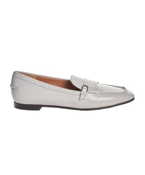 Elegant women's leather loafers from Emporio Armani, with a patent leather finish that gives them a sophisticated and modern shine.

 This shoe combines classic style with versatility, perfect for complementing both formal and casual looks.

 The decorative buckle on the vamp adds a touch of distinction, while the flat sole guarantees comfort, ideal for everyday wear.

 These loafers reflect the refined and timeless essence of Emporio Armani, offering an elegant and comfortable option for any occasion.
 Composition: Exterior: Leather; Interior: Leather; Sole: Synthetic
 Care:
- Clean with a soft, dry cloth.
