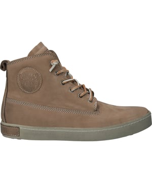 De AM02 is onze handgemaakte Original 6'' boot voor heren. De AM02 kenmerkt zich door het iconische en authentieke design, goede kwaliteit leer, een comfortabele foxing zool, leren veters, leren voering en een perfecte fit. Onze Original 6'' boots passen perfect onder een mooie denim.