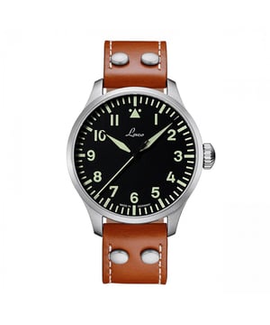 There are Flieger watches. And there are Flieger watches from Laco. As one of the few exclusive companies, the manufactory from Pforzheim can look back on a long tradition. An indispensable instrument in the cockpit, especially in the 1940s, today a Laco is an expression of freedom. With a Flieger watch, you are not only wearing a precise and robust watch on your wrist, but also a piece of contemporary history.