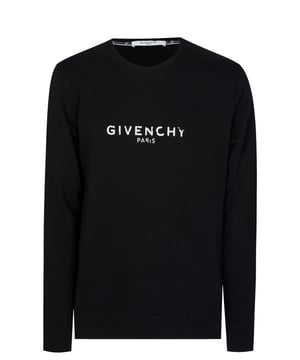 Presentado por la icónica marca francesa Givenchy. La sudadera confeccionada por expertos está adornada con el logotipo clásico de Givenchy Paris, grabado en blanco para lograr un acabado contrastante y reconocible. El diseño extragrande también presenta detalles acanalados en los puños, el dobladillo y el cuello redondo para darle un look completo.