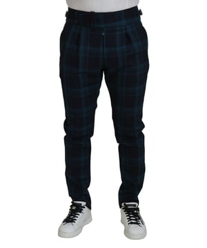 Blauw Paarse Ruit Wol Broek  
Gemaakt van kwaliteitswol  
Slim fit met een getailleerd silhouet  
Ruitpatroon in blauw en paars  
Knopen- en ritsluiting  
Ceintuurlussen voor extra gemak  
Vier zakken voor opslag  
Veelzijdig ontwerp geschikt voor formele en casual gelegenheden  
Materiaal: 100% Wol