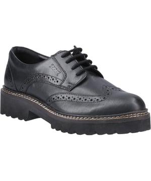 The KORTNEY is a timeless brogue style featuring subtle Pod branding and sleek stitching details. The chunky sole gives an added edge to an otherwise classic style. The style is finished with tonal laces and blind eyelets
