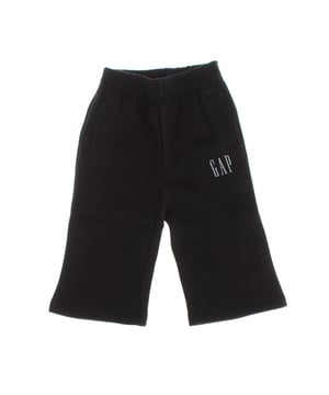 Unisex sports pants for children, designed to offer comfort in every movement.

 Made from a soft cotton fabric, they guarantee a pleasant texture to the touch and great breathability.

 The elastic waistband allows for a secure and easy fit, while handy side pockets add functionality.

 The Gap logo on the hip adds a distinctive touch, making these pants a versatile option for everyday wear.
 Composition: 77% Cotton, 23% Polyester
 Care:
- Machine wash cold.
 - Use similar colors in the wash.
 - Avoid the use of bleaches.
 - Dry at low temperature in the dryer.
 - Iron at low temperature.
 - Do not dry clean.