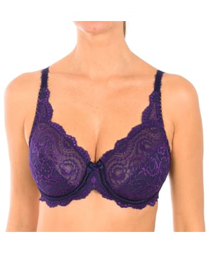 Beha van het merk Playtex.
 Gemaakt van elastisch kant, voor een ultravrouwelijke en verfijnde stijl.
 Beugelbeha.
 Cups zonder schuim.
 Elastische en verstelbare bandjes.
 Achtersluiting met haakjes in vier posities.
 Strikversiering in het midden van de halslijn.
 Elastische kanten zijkanten.
 Naden in toon zichtbaar.
 Samenstelling: 57% Polyamide, 21% Polyester, 12% Elastaan, 10% Katoen.
 Onderhoud:
Handwas.
 Geen bleekmiddel gebruiken.
 Niet in de droger.
 Niet strijken.
 Niet chemisch reinigen.