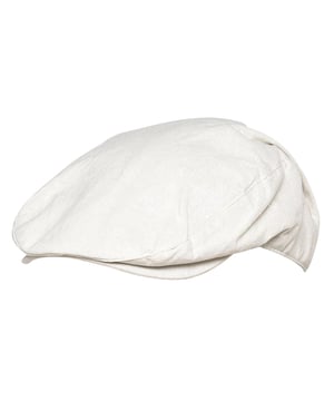 La gorra Flat Cap de lino para hombre es ideal para los veranos cálidos. Aportará un toque de estilo a cualquier conjunto de moda, al tiempo que mantendrá el sol alejado de su cabeza. Esta gorra tiene la visera cosida para completar el look de "abuelo". La visera de esta gorra está fabricada con un 47% de viscosa, un 42% de lino y un 11% de algodón. Esta gorra sólo se puede lavar a mano. Está disponible en dos colores: azul marino y crema.