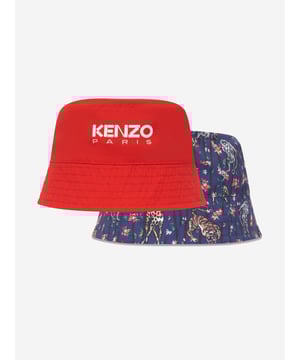 Introduce the Girls Reversible Bucket Hat in Blue by Kenzo, an essential addition to your little one's summer wardrobe. Let's highlight the must-known features:  Chic Design: Trendy print renders this hat a charming and fashionable accessory, perfect to top off any outfit.  Comfort Supreme: Crafted from premium materials, the hat provides unmatched comfort for your girl's daily escapades.  Versatile Wardrobe Update: This Reversible Bucket Hat is a vibrant accent, promising to significantly uplift your Girls style quotient. Secure one now and let her flaunt it with flair!