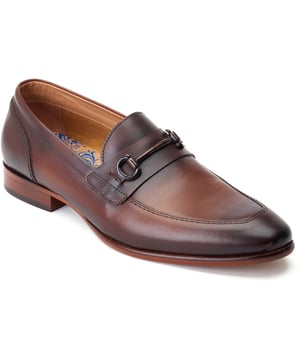 A refined addition to any man's footlocker, the Russo buckle loafer oozes sophistication. Genuine leather uppers, cushioned Ortholite insole and a polished horsebit buckle make Russo a no-brainer for the season.