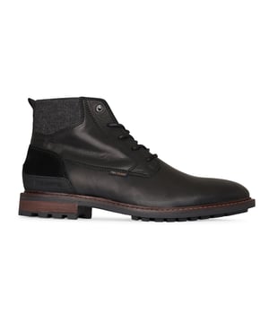 PME Legend schoenen voor hem. De schoenen zijn gemaakt van hoogwaardig leer en textiel. De sneaker heeft een uitneembare EVA binnenzool, wat zorgt voor een lekkere demping. Merk: PME Legend. Modelnaam: Huffster. Categorie: heren schoenen. Materialen: leer/textiel. Kleur: zwart