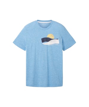 Dit regular-fit T-shirt heeft korte mouwen en een ronde hals. Het is gemaakt van zachte katoenen jersey dat aangenaam aanvoelt op de huid en ademend is. Het is daarom zeer comfortabel om te dragen. Het shirt heeft een gestreept dessin, dat wordt gecompleteerd door de fotoprint op de borst.