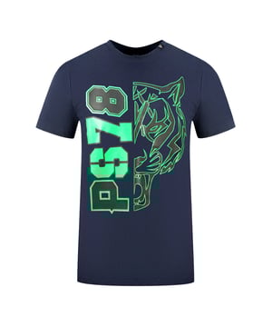 Camiseta Plein Sport PS78 Design Logo Azul Marino. Camiseta Plein Sport PS78 Design Logo azul marino. Luce lo mejor posible con esta camiseta azul marino con logo Plein Sport PS78. La camiseta está confeccionada con orgullo en Italia y presenta un atractivo logotipo en la parte delantera. Esta camisa suave y liviana garantiza un ajuste cómodo y le brinda una apariencia de la que puede estar orgulloso. ¡La manera perfecta de agregar un toque de estilo a tu guardarropa!. Camiseta deportiva azul marino con ajuste elástico, 95 % algodón, 5 % elastano. Logotipo de la marca Plein Sport. Fabricado en Italia, corte ajustado. Código de estilo: TIPS125IT 85