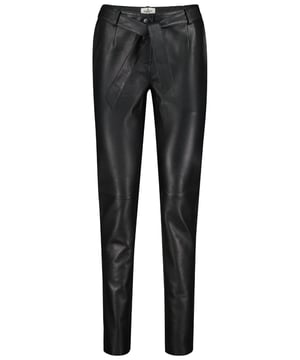 Wer in einen Leder-Broek investiert, investiert in die Wirtschaft. Lernen Sie, Damen aus hochwertigem Leder die beste Qualität zu bieten, und Sie können mir mehr Moderationsvorteile verschaffen. Eine kleine Dame kann sie kombinieren. Meiner Meinung nach ist es für mich von Vorteil, wenn jemand anderes dort liegt. Mit ein paar kleinen Stiefeln sah ich direkt aus wie ein cooler Biker. Ist Lässigkeit mehr als je? Dann ist es ein angenehmer Aufenthalt und ein warmes Bad, um den nächsten Tag einen erholsamen Urlaub zu verbringen. Als dieser Tag für einen umwerfenden Look gedacht war, musste ich ein paar Schritte mit Freunden machen, und ich war mir sicher, dass er mit einer glänzenden Bluse und Pumps glänzen konnte. Der Stretch-Stoff von Donders 1860 besteht aus 100 % Schafsnappa.