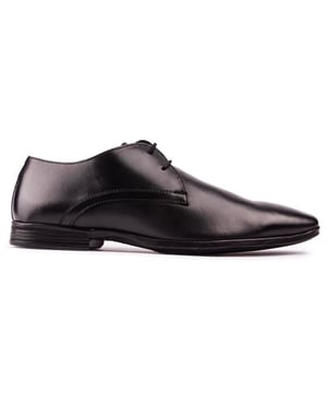 Add A Sharp Finish To Your Smart Outfit With The Craven Shoe From Silver Street. The Classic Black Dress Shoe Is Crafted From Premium Leather And Fitted With 2-eye Lacing For An Optimal Fit. A Sleek And Timeless Staple, Not To Be Missed.