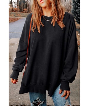Drop shoulder design
  Ribbed trim detail
  Oversized fit
  Made with Quality materials
  Provides ultimate comfort and durability
  Versatile addition to your wardrobe