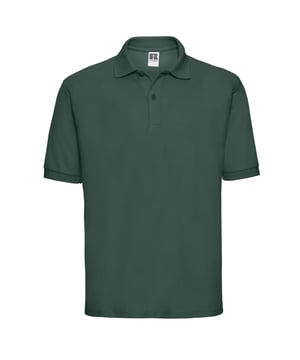 65% Polyester, 35% Ringgesponnene Baumwolle. Gewebetechnik: Strapazierfähig. Design: Unifarben. Knopfleiste mit zwei Knöpfen, Verstärkte Schultern, Selbstgefärbte Knöpfe, Ausschnitt mit Band, Doppelnadel-Stich. GSM (Gramm pro Quadratmeter): 215. Nachhaltigkeit: Amfori-Freigabe, Better Cotton Initiative, BSCI, Verein für faire Arbeit, Oeko-Tex Standard 100 zertifiziert. Bündchen: gerippt. Saum: gerippt. Kurzärmlig. Schaftrand zum Umklappen.