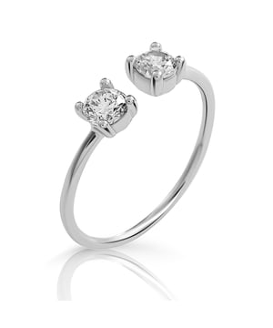 Dieser aufwendige Ring für Damen von Orphelia ist das perfekte Geschenk, um sich selbst oder einen geliebten Menschen zu verwöhnen. Der Ring ist aus 925 Sterlingsilber, silberfarben, hat die Größe 56, wiegt 0,7 Gramm und ist an der breitesten Stelle 0,4 cm breit. Der Orphelia „Twinkle“ Damenring aus 925 Sterlingsilber – Silber ZR-7532 wird in einer atemberaubenden Geschenkbox geliefert und hat eine zweijährige Garantie.