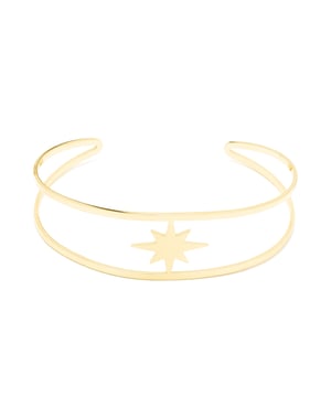 Pulsera Ugri acabada en oro amarillo de 18K. África se convierte en la línea perfecta para mujeres de personalidad, que no temen arriesgar lucir piezas de carácter propio.