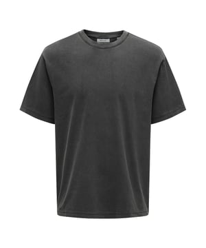 Dieses locker geschnittene T-Shirt für Herren bringt entspannten Stil in deinen Alltag. Der Rundhalsausschnitt mit Rippbündchen verleiht dem Design eine klassische Note und sorgt für eine bequeme Passform. Die weiche, hochwertige Materialqualität bietet dir ein angenehm leichtes Tragegefühl, das dich den ganzen Tag begleitet. Perfekt für Freizeit-Looks oder als unkompliziertes Basic unter einer Jacke. Durch den lockeren Schnitt genießt du volle Bewegungsfreiheit und lässigen Komfort in jeder Situation. Kombiniere es mit Jeans oder Shorts für einen mühelos coolen Look. Ein unverzichtbares Stück, das Komfort und Stil harmonisch verbindet. Dein neues Lieblingsshirt für entspannte Tage.