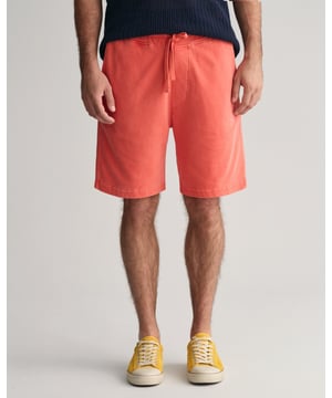 Made from 100% cotton for a soft hand-feel, these GANT shorts are washed for a lived-in sunfaded appearance. Cut for a comfortable regular fit, they offer a drawcord waist, two convenient front pockets, and a single back pocket.


Regular fit
Drawcord waist
Two front pockets
GANT logo embroidered at left leg

 100% cotton 





2013021