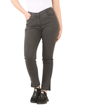 Dames stretch denim broek met elastische taille . - Binnenbeenlengte Kort is 26 inch, Normaal is 28 inch, Lang is 28 inch . - - .       Door de rechte pijpvorm is dit de perfecte jeans voor elke dag . - - .      Elastiek aan de zijkant voor extra comfort . - - .      Zijdelingse split voor meer comfort . - - .          Gulp met rits en knoopsluiting in de taille . - - .       Perfect Fit Jeans waar je je goed bij voelt, elke keer dat je hem draagt.