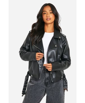 boohoo PETITE.Serving up the same statement styles in scaled down sizes, boohoo Petite is your port of call for perfectly proportioned pieces designed to fit women of 5&rsquo;3&rdquo;/1.60m and under.