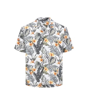 Jack & Jones casual short-sleeved shirt, relaxed fit, all-over print

Jack & Jones tropical print short-sleeved shirt trusts in the effect of its simple design. Made of a light and comfortable cotton fabric, the shirt presents itself in a regular fit from its fashionable side. A Kent collar brings a classic element into play. The kind of shirt that you can wear again and again. This shirt combines extravagance with traditional aspects and with everything you want to wear. An absolute must-have this season!

Features:
Resort shirt with tropical print
Viscose makes the shirt soft and breathable
Cuban collar adds a relaxed style
Relaxed fit with broad, dropped shoulders

Specifics:
Material: 100% Cotton
Product Code: 12231077

Washing instruction:
Machine wash at max 40°C under gentle wash programme
Tumble dry on low heat settings
Iron on medium heat settings

Note: Do not bleach, Do not dry clean

Package Includes: Jack & Jones casual short-sleeved shirt (Select your size from dropdown)