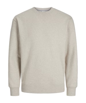 Dieser Herren-Pullover vereint Komfort und lässigen Stil. Mit seiner lockeren Passform und langen Ärmeln bietet er ein entspanntes Tragegefühl für jede Gelegenheit. Der klassische Rundhalsausschnitt und die Rippbündchen an den Ärmeln und am Saum sorgen für einen cleanen, modernen Look. Die angeraute, weiche Innenseite macht den Pullover besonders gemütlich und ideal für kühle Tage. Gefertigt im klassischen Basic-Sweatstyle und aus ungebürstetem Gewebe, bietet er Robustheit und hohen Tragekomfort. Ein dezentes Label-Tag verleiht dem Design einen subtilen Akzent. Perfekt für jeden, der es bequem und stilvoll mag.