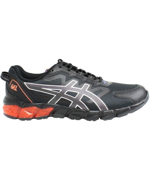 ASICS Gel-Quantum 90 zwarte herentrainers, een combinatie van strak design en hoogwaardige functionaliteit. Hier zijn de belangrijkste kenmerken van deze uitzonderlijke trainers:

 Gel demping technologie:  Deze sportschoenen zijn voorzien van ASICS' gerenommeerde Gel cushioning technologie in de hiel, die zorgt voor superieure schokabsorptie en demping voor een comfortabele en soepele rit tijdens elke stap.

 EVA Tussenzool:  Uitgerust met een EVA-middenzool bieden deze sportschoenen lichtgewicht demping en ondersteuning, voor optimaal comfort en reactievermogen om de hele dag te dragen.

 Veilige pasvorm:  Ontworpen met een aansluitende en ondersteunende pasvorm, bieden deze sportschoenen stabiliteit en controle, zodat je zelfverzekerd en efficiënt kunt bewegen tijdens het hardlopen of trainen.

 Veelzijdige prestaties:  Of je nu gaat sporten, hardlopen of boodschappen doen, de ASICS Gel-Quantum 90 zwarte herentrainers bieden de perfecte combinatie van stijl en prestaties om je actieve levensstijl te ondersteunen.