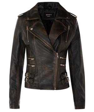 Maak kennis met ons bestverkochte bikerjack met dubbele rij knopen, een toonbeeld van stijl en functionaliteit. Deze jas is met precisie vervaardigd en is ontworpen om je garderobe te verfraaien met zijn gestroomlijnde kenmerken en silhouet, zodat je moeiteloos opvalt. Dit is waarom het een must-have is:  
 Onderscheidend stijlvol: Het gestroomlijnde ontwerp van de jas creëert een aparte en modieuze uitstraling die perfect is voor iedereen gelegenheid.
  
 Voldoende opbergruimte: Met meerdere zakken met rits aan de aan de voorkant voegt deze jas niet alleen karakter toe, maar biedt hij ook extra opbergruimte voor je essentiële spullen.
  
  Flamboyante details: De breed ingekerfde revers en schouderepauletten zorgen voor een vleugje flamboyantie en worden stevig vastgemaakt met drukknopen voor een gepolijste look.
  
 Getailleerde pasvorm: Gesplipjes op de heupen zorgen voor een comfortabele, taps toelopende pasvorm, waardoor je silhouet wordt geaccentueerd, aangevuld met de slanke pasvorm van de jas ontwerp. CKleurvariëteit: Verkrijgbaar in een breed scala aan kleuren, u kunt degene kiezen die bij uw persoonlijke stijl past.  Deze jas is gemaakt van 100% premium ultrazacht nappaleer en gevoerd met een premium polyestermix en biedt zowel luxe als comfort. Met een niet-gecentreerde YKK-ritssluiting is deze jas even functioneel als stijlvol, waardoor het een veelzijdige toevoeging aan je garderobe is