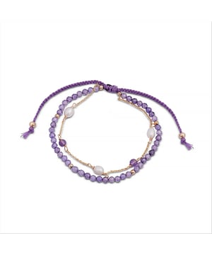 Pulsera athat de aleacion de metal y circonita amatista con acabado en baño de oro amarillo de 18 quilates. Además de lograr estilismos para trotar por el mundo, los diseños de la línea de AFRICA Fantasia marcan la diferencia y consiguen que esa diferencia sea radical. Diseños realizados cuidadosamente a mano con piedras multicolor, turquesas y perlas, dan vida a unas sofisticadas joyas.  Su exotismo solo es comparable con su recato. Intuitiva, ponderada acierta cada vez que te lo pones y representa como pocas el carácter urbano más cosmopolita: BE AUTHENTIC (NOT) UNIQUE.