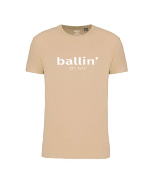Camiseta de hombre de la marca Ballin Est. 2013. Estas camisetas de Ballin Est. 2013 están hechas de 100% algodón orgánico, y tienen un ajuste Regular. Se trata de un corte ligeramente más estrecho. El suave algodón proporciona una gran comodidad.  Nombre del modelo: Regular Fit ShirtCategoría: camiseta de hombreMateriales: algodón orgánicoColor: beige