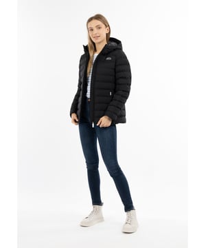 Diese wattierte Winterjacke von ICEBOUND ist auf maximale Performance ausgerichtet, denn sie hält nicht nur warm, sondern auch trocken. Das softe Obermaterial ist beschichtet und bietet damit einen komfortablen Schutz vor Wind und Nässe. Die einzelnen Kammern sind ohne Nähte gearbeitet, so kann selbst durch diese ansonsten sensiblen Stellen kein Wasser eindringen. Mit ihrer leicht taillierten Form und dem kontrastfarbenen Innenfutter ist sie optisch absolut zeitlos und perfekt kombinierbar.  Übergangsjacke / Winterjacke