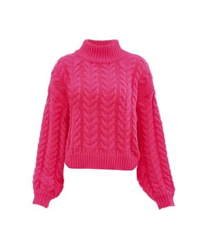 De frisse stijl van myMo kenmerkt zich vooral door een jonge, moderne nonchalance. Deze kabelgebreide trui is gebreid van een zacht garen, heeft een geribde opstaande kraag en is verkrijgbaar in vele kleuren.  Pullover trui