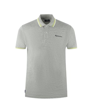 Maak een verklaring met het Aquascutum London Gray Polo -shirt. Met het kenmerkende logo van het merk belichaamt dit shirt verfijning en luxe. Perfect voor elke gelegenheid, dit shirt is een must-have voor degenen die kwaliteit en stijl waarderen. Verhoog je garderobe met dit iconische stuk. Signature Logo, Twin getipt kraagpolo, korte mouwen 100% katoen, knopsluiting Regelmatig passend, past true to size stijlcode: PO002 05