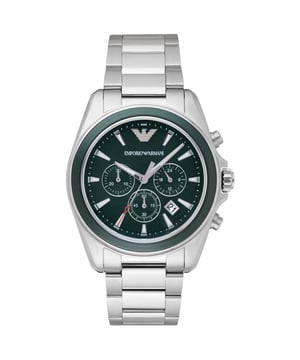 Mit dieser atemberaubenden Uhr von Armani setzen Sie überall ein auffälliges Stil-Statement. Sie verfügt über ein Armband aus poliertem Edelstahl, ein dunkelgrünes Zifferblatt mit silberfarbenen Zeigern und Index-Stundenmarkierungen, ein Gehäuse aus poliertem Edelstahl mit grüner Lünette und ein grünes Zifferblatt mit drei Zeigern, einem Chronographen-Unterzifferblatt und einem Datumsfenster. Kratzfestes Mineralglas. 42 mm Breite
