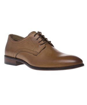 The Men's Silwood Lace Up Derby Shoes From Red Tape Feature Tan Leather Uppers With A Rounded Toe For A Laid-back Look. The Comfortable Cushioned Lining And Insole Will Add Hidden Comfort To These Versatile Formal Shoes.