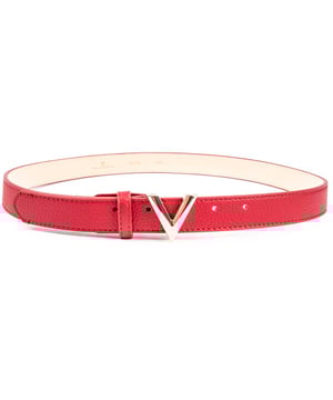 Een designerriem die het beste van Italiaans design verpersoonlijkt. Deze strakke lakriem in rood komt in een kleine maat. maat medium en large en is ontworpen om perfect om je middel te zitten. Afgewerkt met een elegante. stijlvol. Valentino metalen V-logo.
