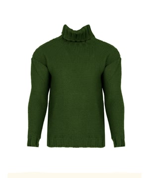De gewatteerde trui is een perfecte keuze voor koelere dagen en combineert elegantie en comfort.

De uniforme kleur maakt hem zeer universeel en gemakkelijk aan te passen aan verschillende stijlen, zowel casual als meer formeel.

De col voegt klasse en warmte toe, beschermt de nek tegen koude wind en zorgt voor een stijlvolle look.

De losse snit biedt bewegingsvrijheid en comfort, ideaal voor dagelijks gebruik en in het weekend.

Gemaakt in Italië, wat de hoogste kwaliteit van afwerking en aandacht voor elk detail garandeert, volgens de traditie van Italiaans vakmanschap.