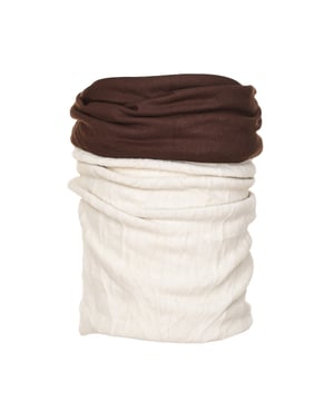 Cuello Tubular Reversible Buff
Comodidad extrema, tecnología top, diseño único.
Transpirable y de secado rápido.
Este accesorio de microfibra diseñado por BUFF es cálido y muy versátil: disfruta de una braga de cuello ideal para deporte o para el día a día, sin costuras y con muchas posibilidades de uso.
 Medidas: 25 x 50 cm
 Composición: 100% Poliéster
 Cuidados:
Lavar a mano