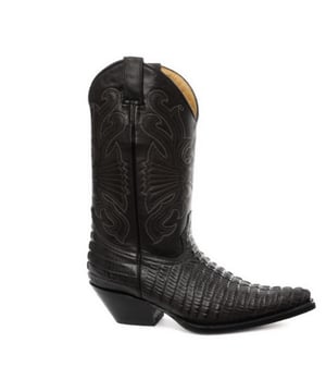 La bota Carolina de Grinders es una bota vaquera de cuero resistente y de calidad. Este estilo presenta una parte superior de cuero resistente a la abrasión engrasado en negro con un patrón detallado en contraste de color cosido en la caña y un diseño de cola de cocodrilo grabado en el empeine. Esta bota tiene un estilo western icónico con detalles como una punta puntiaguda y un tacón cubano de 2 pulgadas y se vuelve cómoda gracias a un forro y una plantilla de cuero completos. La suela de cuero genuino de marca proporciona una mayor durabilidad y las dos presillas laterales para poner hacen que las botas sean más fáciles de poner, todo lo cual se suma a la comodidad y practicidad de esta elegante bota Carolina de lujo. • Suela Goodyear Welted • Parte superior de cuero • Lujoso forro interior de cuero • Tacones de cuero apilados de 2” • Suelas de cuero • Fabricado en México